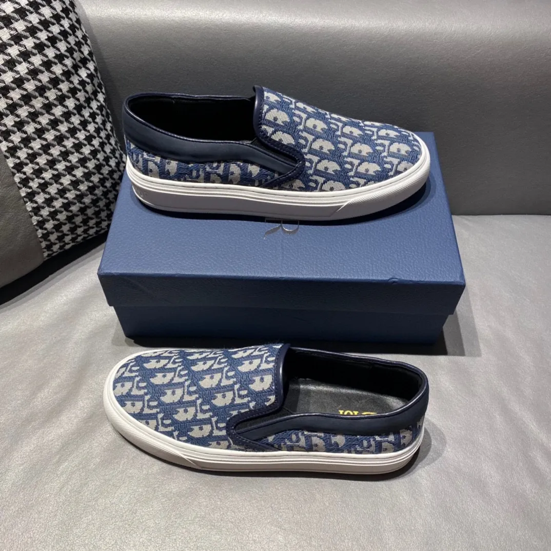 Men's men's shoes 💰360, Dior series casual shoes 👟🔥🕷🕷【Dior】Dior New casual men's shoes are launched in Hong Kong counters. Official website 1:1 production. Original Italian materials. Designed by European and American masters. Perfect shape to create counter quality, solid color rubber wear-resistant outsole and classic dazzling head! Super versatile and very comfortable. High-end without losing taste, fashionable and novel! ! Absolute focus! Code number: 38-45
